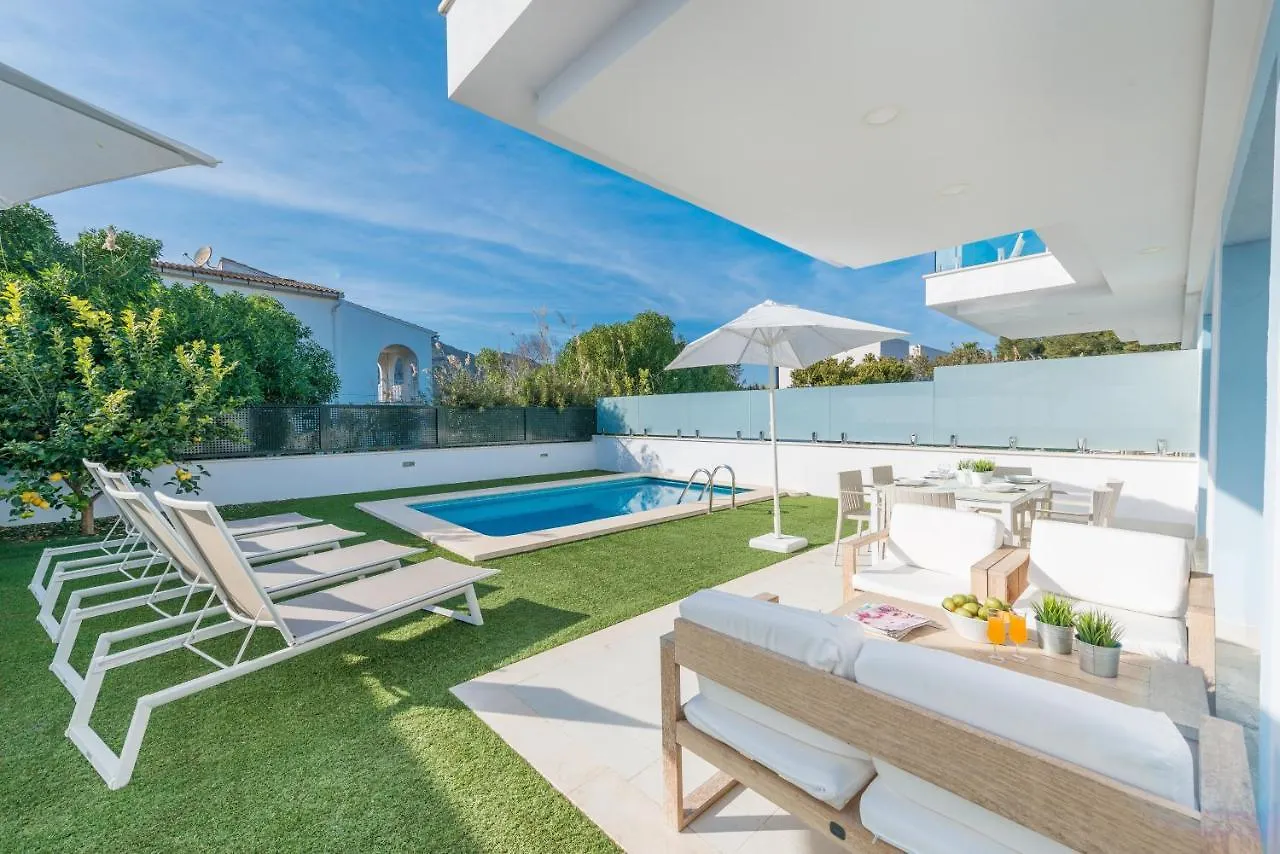New! Villa Lago B, Alcudia Beach, Mallorca 阿尔库迪亚港