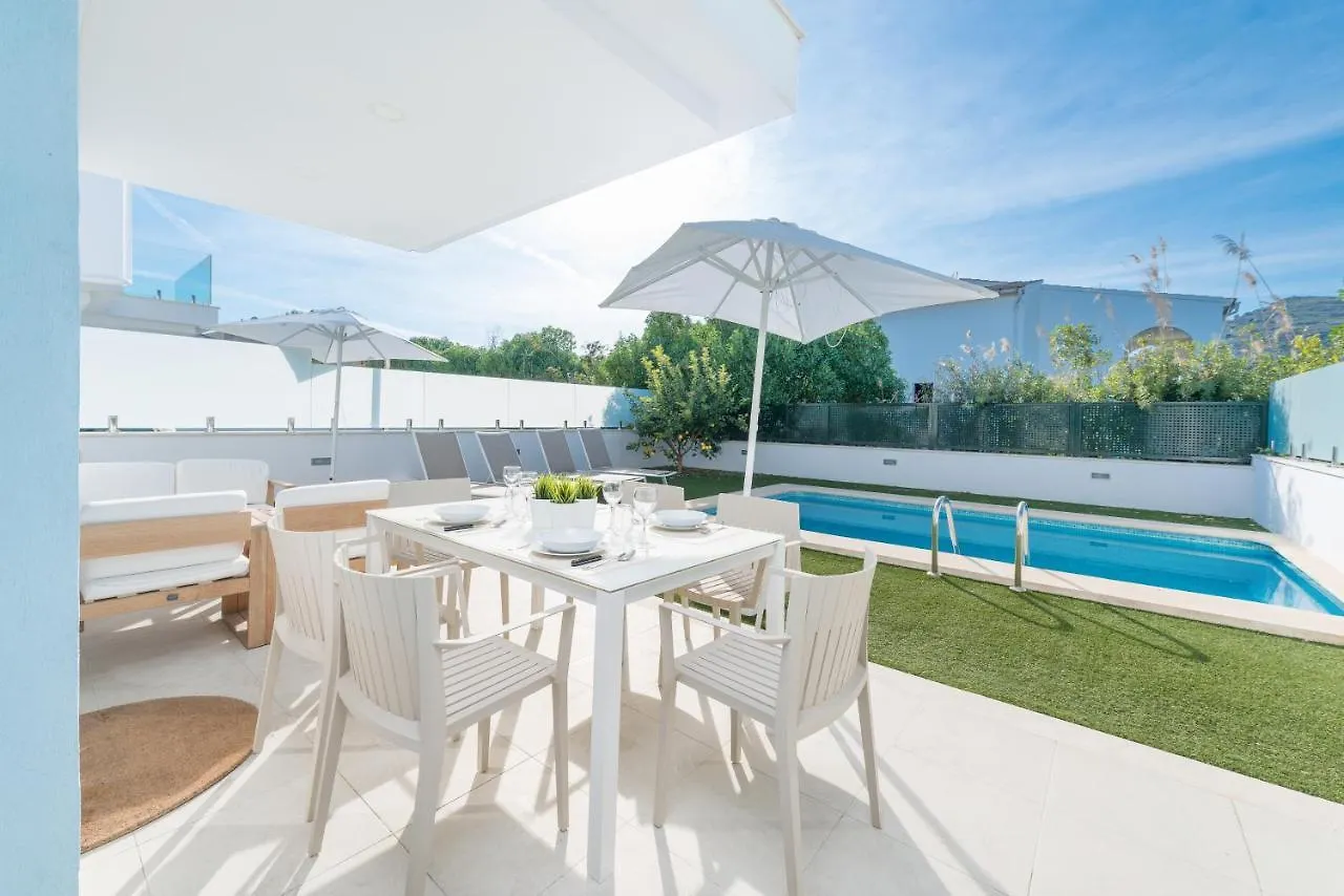 New! Villa Lago B, Alcudia Beach, Mallorca 阿尔库迪亚港